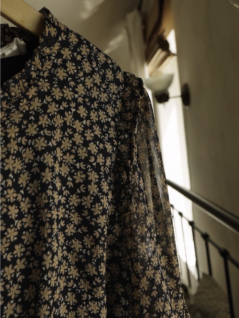 Elegant Floral Midi Dress - Picture 3 of 7